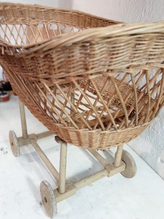 MUY ANTIGUO CARRITO BEBE MIMBRE B E