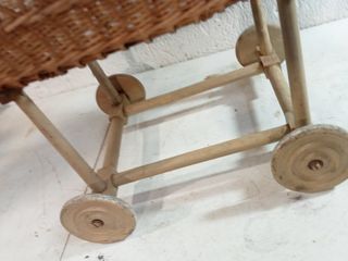 MUY ANTIGUO CARRITO BEBE MIMBRE B E