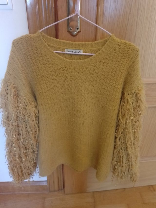 Jersey color mostaza y manga abullonada