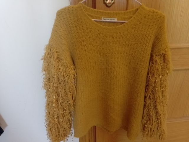 Jersey color mostaza y manga abullonada