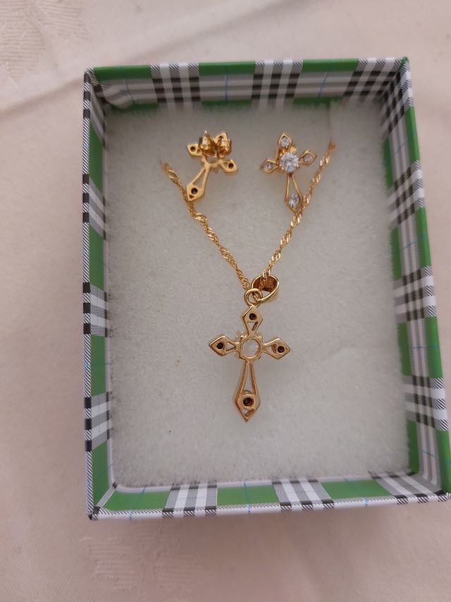 Conjunto bisuteria cruz y pendientes