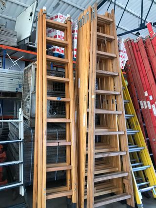 ESCALERA EXTENSIBLE DE MADERA CON 9 PELDAÑOS 