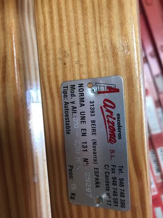 ESCALERA DE TIJERA DE MADERA CON 10 PELDAÑOS