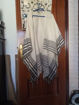 Poncho de H&M, talla única, 22€