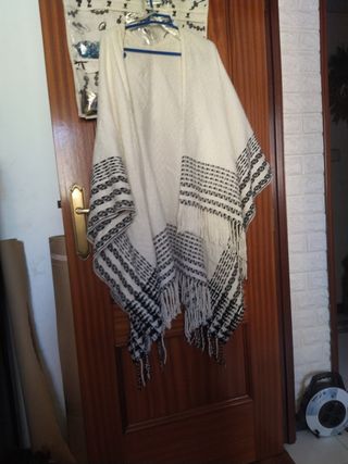 Poncho de H&M, talla única, 22€