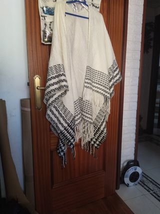 Poncho de H&M, talla única, 22€