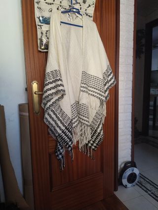 Poncho de H&M, talla única, 22€