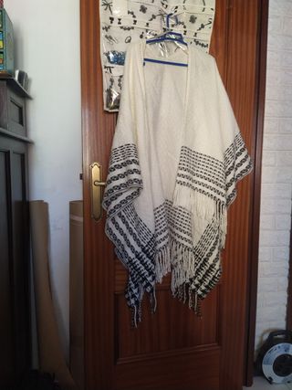 Poncho de H&M, talla única, 22€