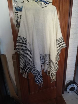 Poncho de H&M, talla única, 22€