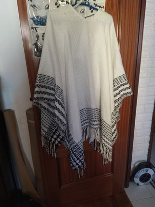 Poncho de H&M, talla única, 22€