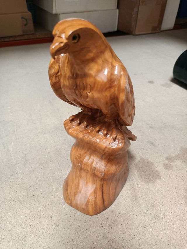 Águila tallado en madera