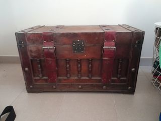 Baúl antiguo madera y piel