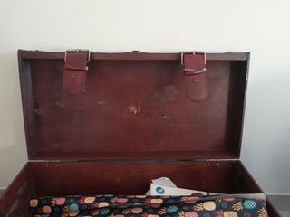 Baúl antiguo madera y piel