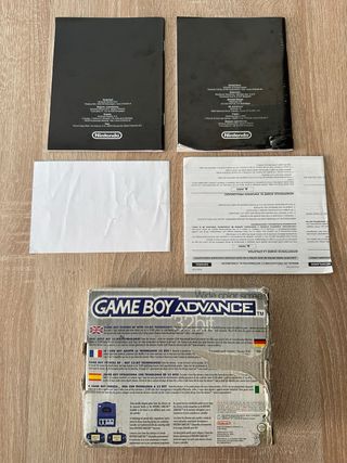 Caja y manuales Game Boy Advance Original