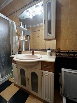 Mueble con lavabo completo y espejo