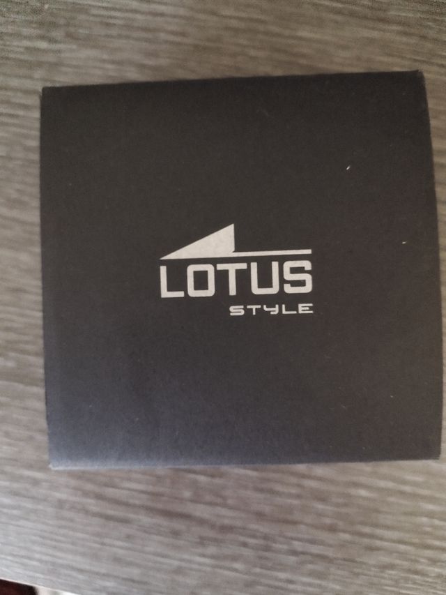 Reloj Lotus