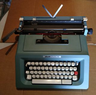 Macchina da scrivere Olivetti Studio 46