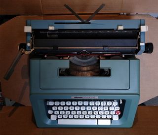 Macchina da scrivere Olivetti Studio 46