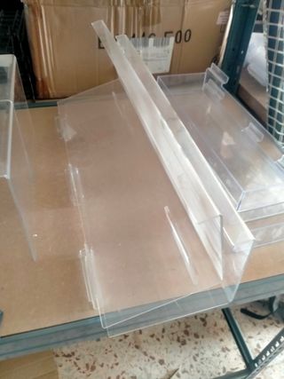 expositores y soportes metacrilato