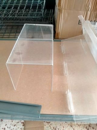 expositores y soportes metacrilato