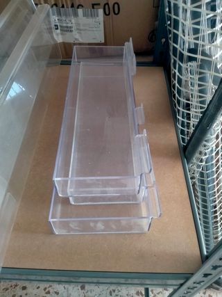 expositores y soportes metacrilato