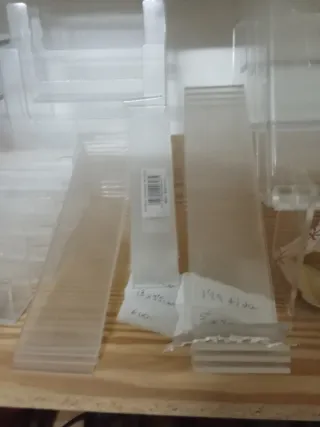 expositores y soportes metacrilato