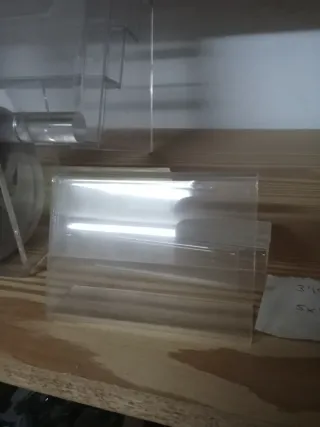 expositores y soportes metacrilato