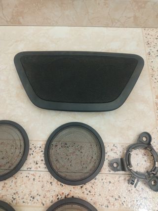 Bmw f46 rejillas y esquinas  altavoces 