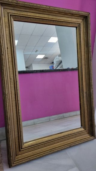 Pareja de espejos en dorado