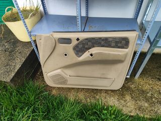 Consola terrano tapizado puertas asientos