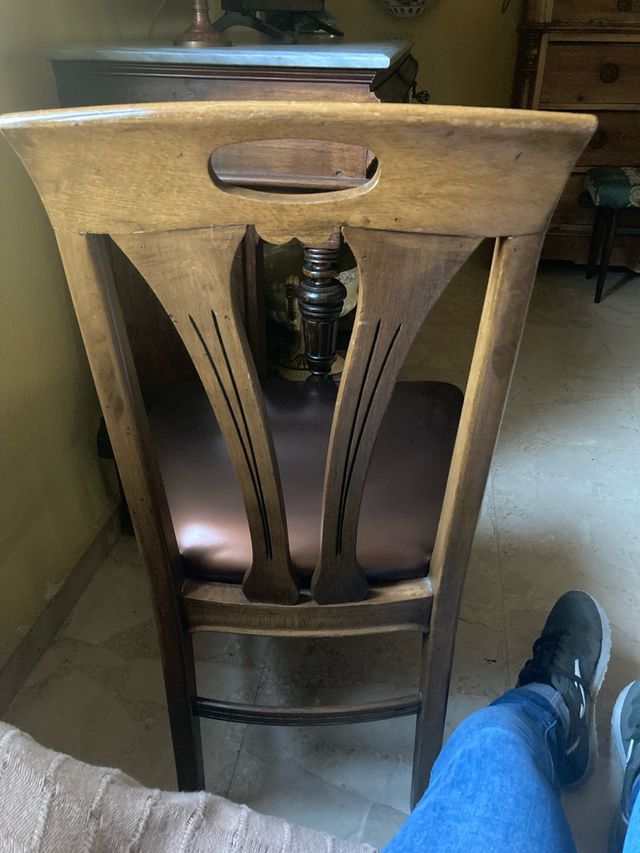 2 sillas madera nogal