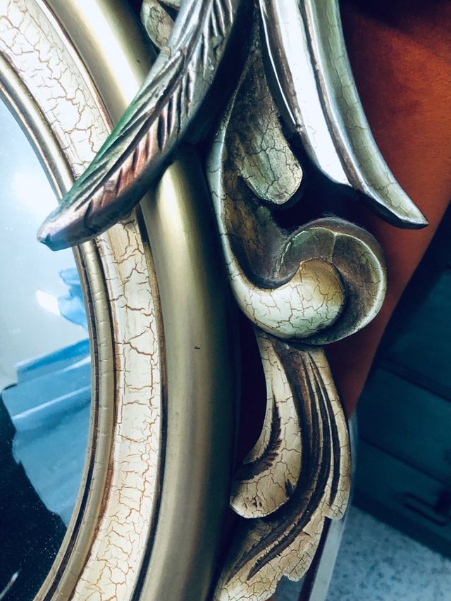 Cornucopia de madera policromada tallada