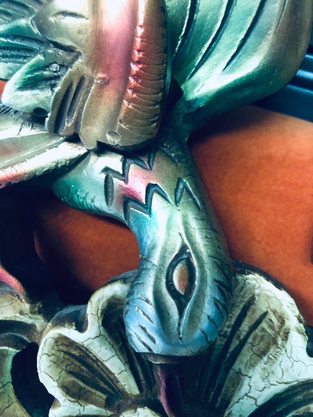 Cornucopia de madera policromada tallada