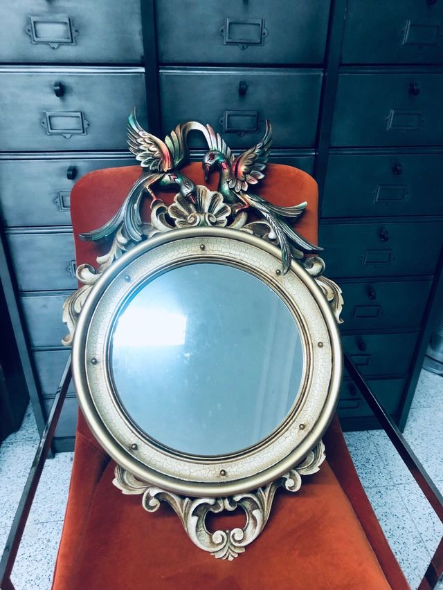 Cornucopia de madera policromada tallada