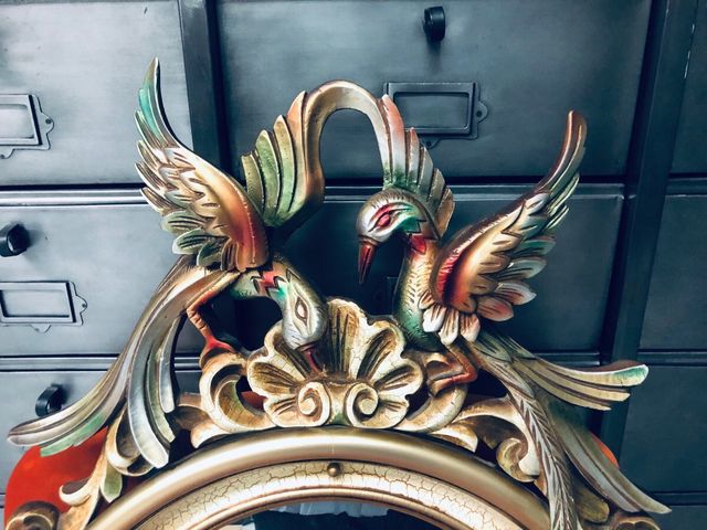 Cornucopia de madera policromada tallada