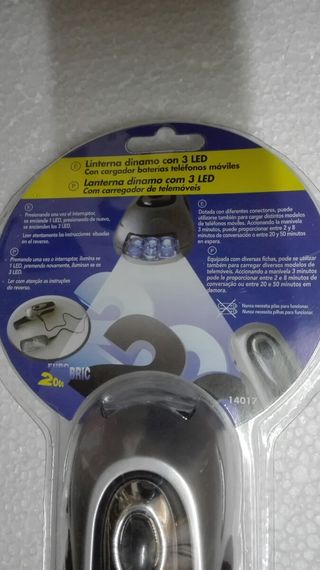 Linterna dinamo cargador móvls.