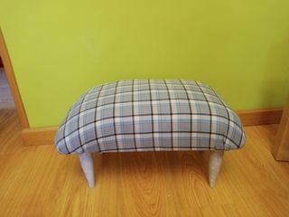 Mesa auxiliar de 58 x 58 y 46 cms. de alta color v