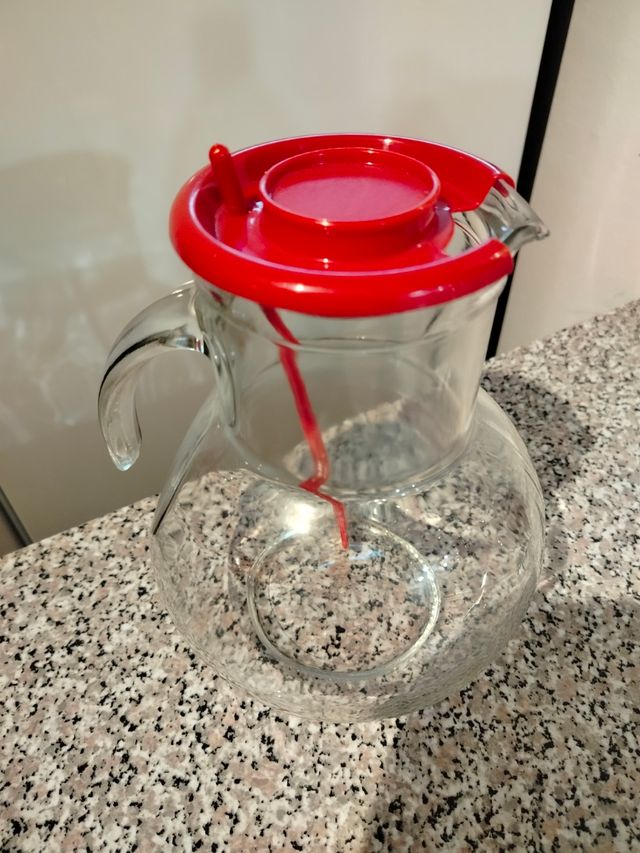 Caraffa in vetro con coperchio nuova