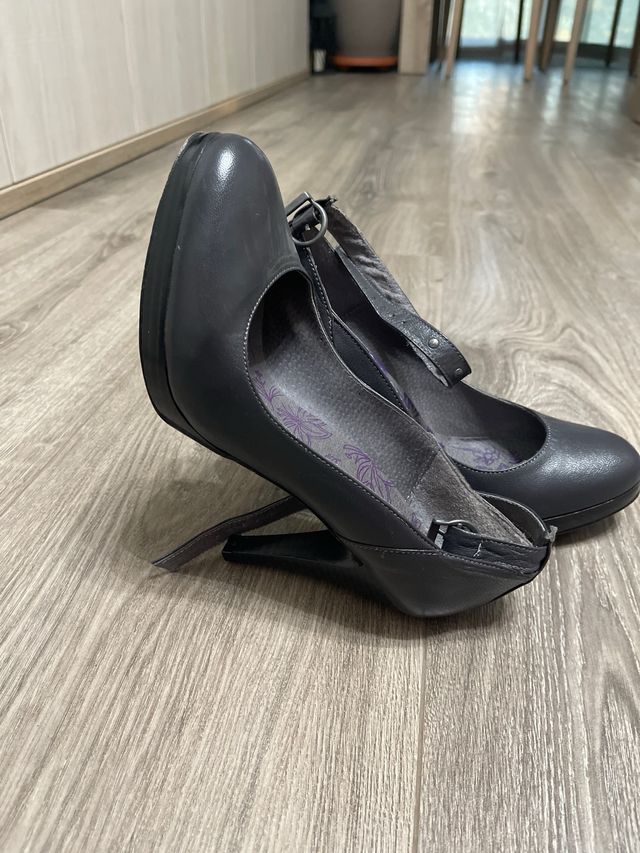 Zapatos en piel grises