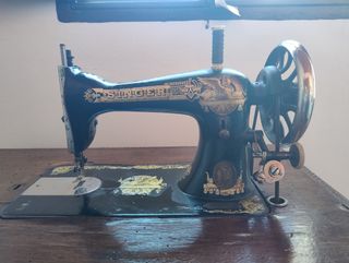 Maquina de coser antigua