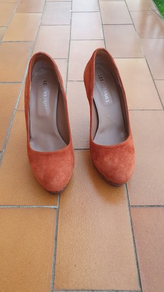 Scarpe con tacco pitonato color ruggine