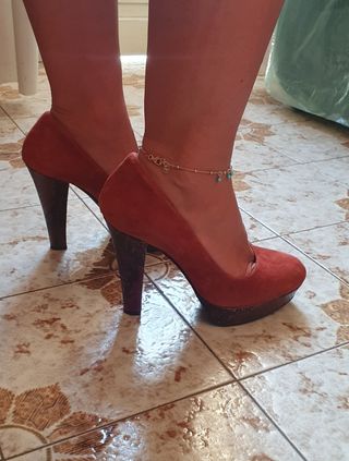 Scarpe con tacco pitonato color ruggine