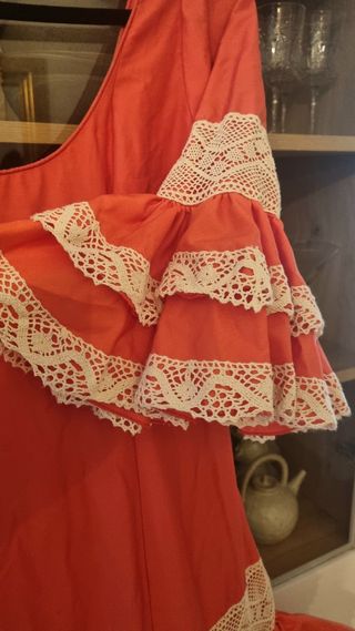 Precioso traje de flamenca rojo coral