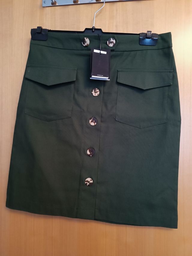Falda verde sin estrenar