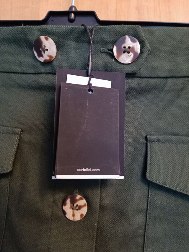 Falda verde sin estrenar