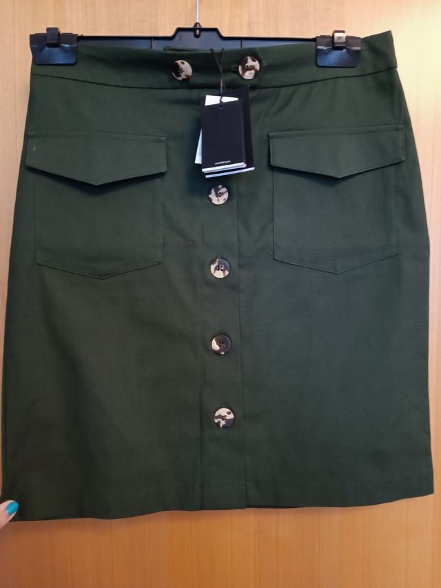 Falda verde sin estrenar