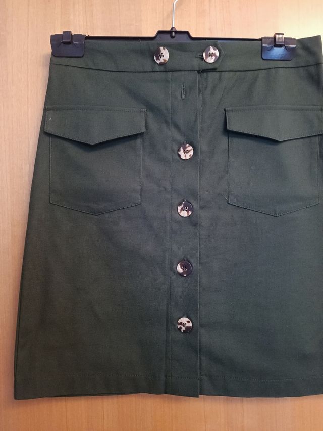 Falda verde sin estrenar