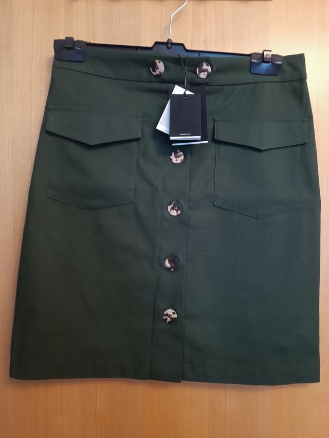 Falda verde sin estrenar
