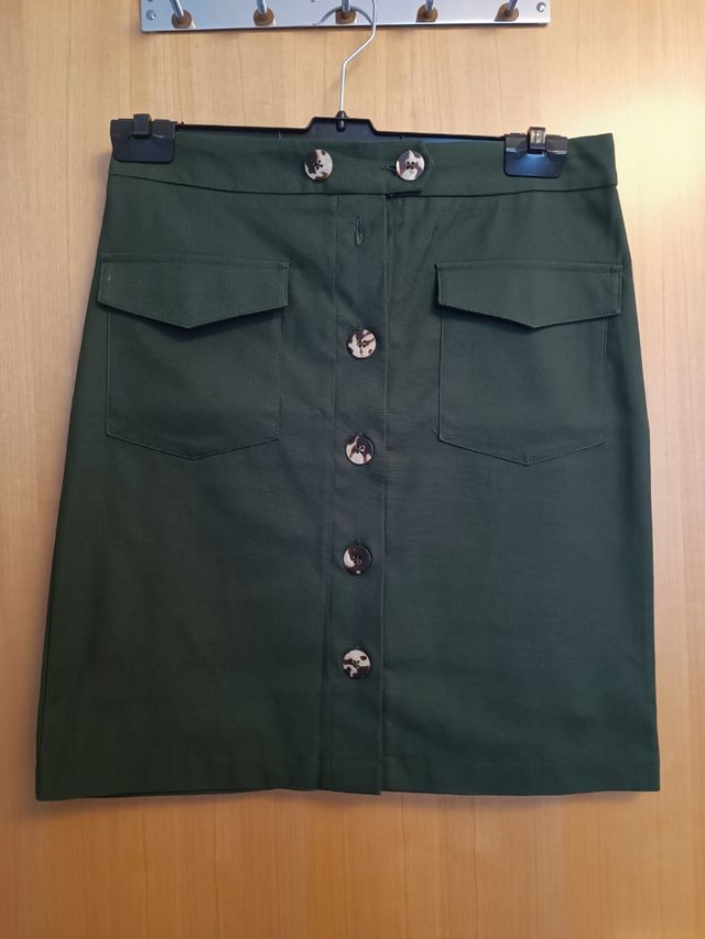 Falda verde sin estrenar