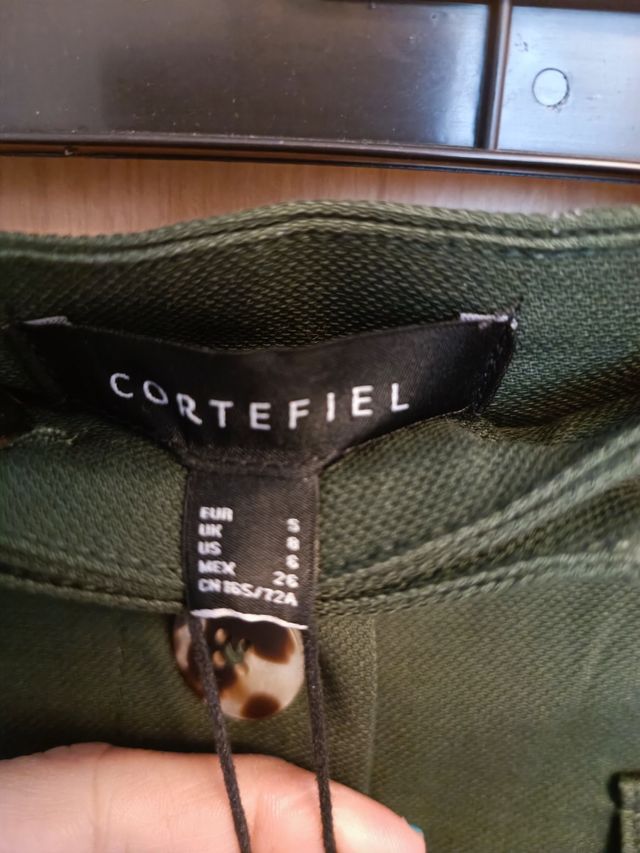 Falda verde sin estrenar